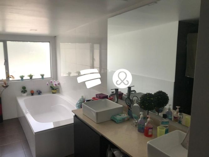 Casa de 5 alcobas en venta en Niza, Bogotá, 325 m² · foto 12 de 16