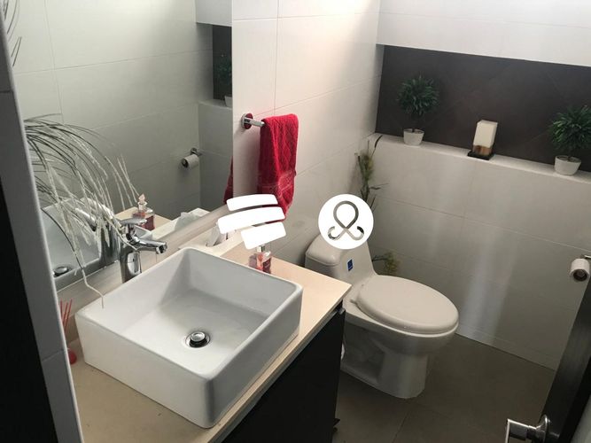 Casa de 5 alcobas en venta en Niza, Bogotá, 325 m² · foto 13 de 16