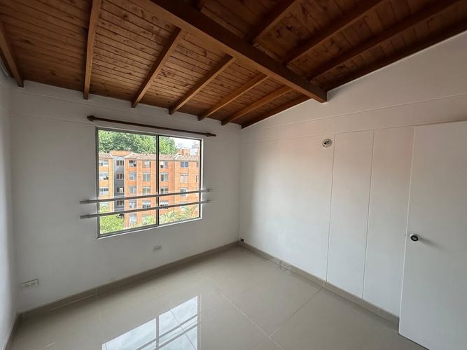 Apartamento de 3 alcobas en venta en El Poblado, Medellín, 74 m² · foto 3 de 11