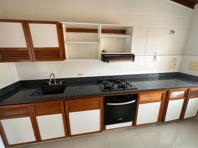 Apartamento de 3 alcobas en venta en El Poblado, Medellín, 74 m² · foto 5 de 11