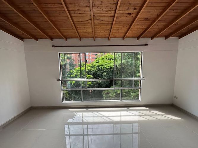 Apartamento de 3 alcobas en venta en El Poblado, Medellín, 74 m² · foto 2 de 11