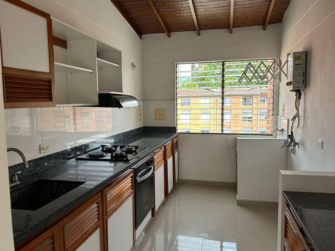 Apartamento de 3 alcobas en venta en El Poblado, Medellín, 74 m² · foto 4 de 11