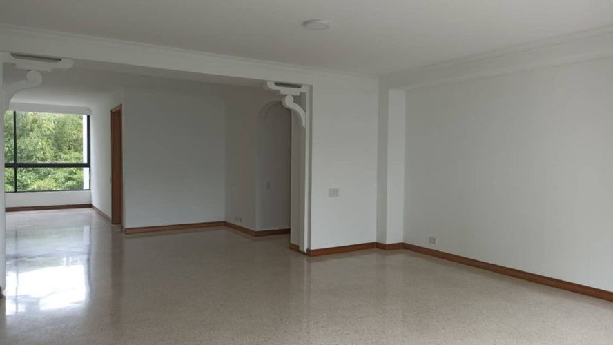 Apartamento de 3 alcobas en venta en La Florida, Medellín, 195 m² · foto 5 de 23