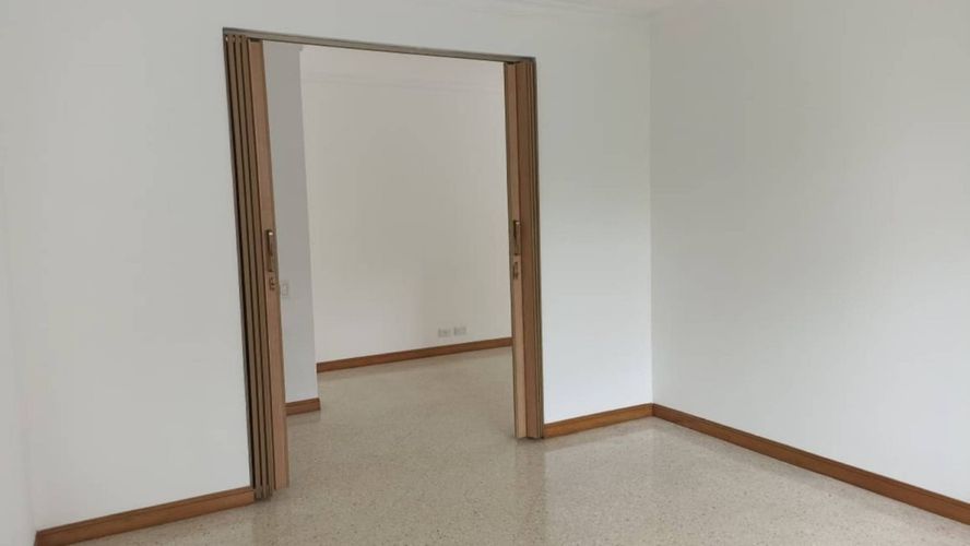 Apartamento de 3 alcobas en venta en La Florida, Medellín, 195 m² · foto 7 de 23