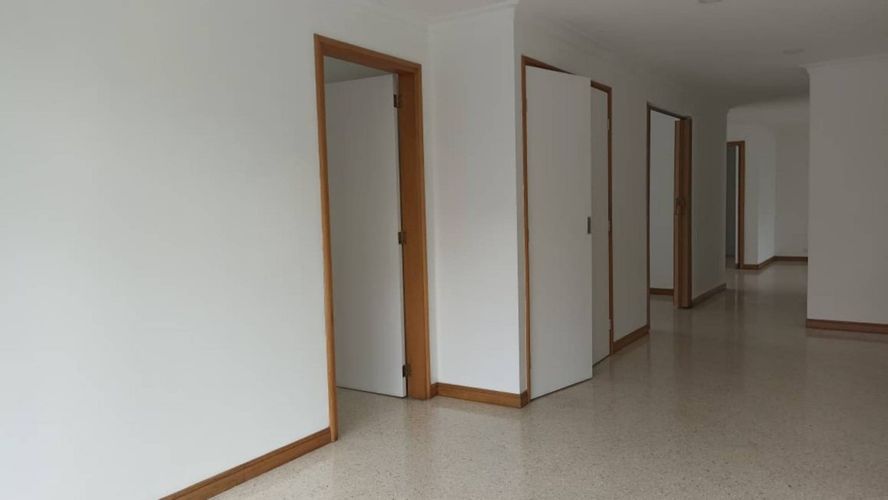 Apartamento de 3 alcobas en venta en La Florida, Medellín, 195 m² · foto 16 de 23