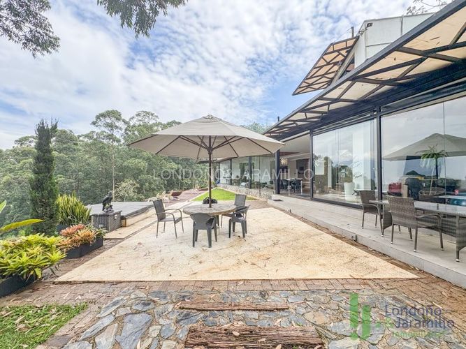 Casa de 4 alcobas en venta en San Lucas, Medellín · foto 2 de 20