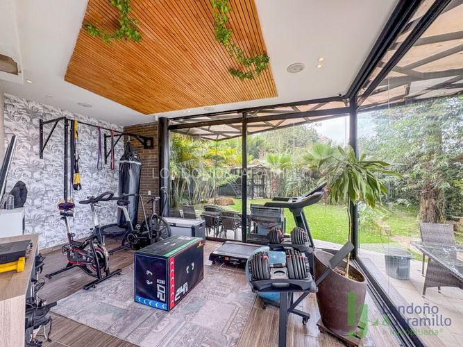 Casa de 4 alcobas en venta en San Lucas, Medellín · foto 3 de 20