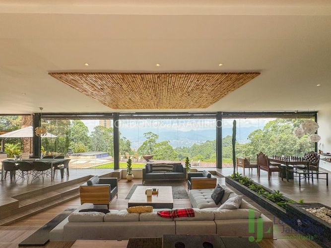 Casa de 4 alcobas en venta en San Lucas, Medellín · foto 17 de 20