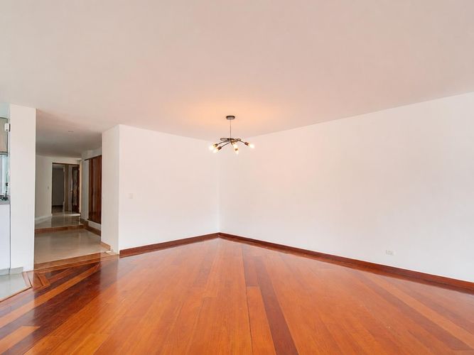 Apartamento de 4 alcobas en venta en La Carolina, Bogotá, 162 m² · foto 3 de 19