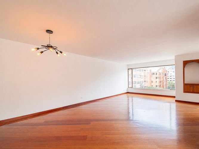 Apartamento de 4 alcobas en venta en La Carolina, Bogotá, 162 m² · foto 2 de 19