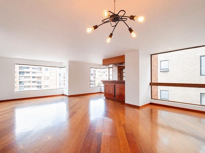 Apartamento de 4 alcobas en venta en La Carolina, Bogotá, 162 m² · foto 4 de 19