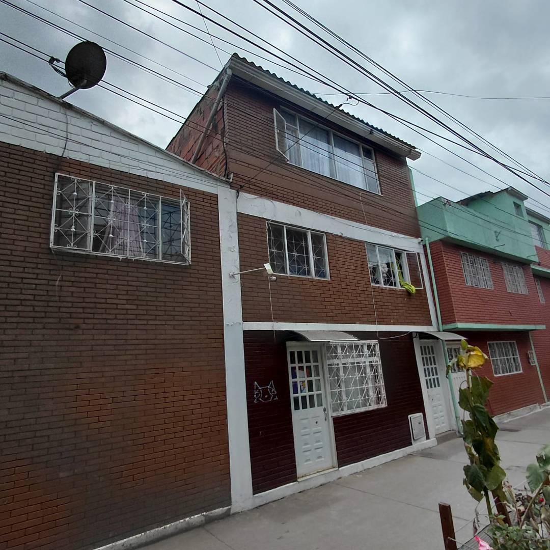 Casa en venta en Las Lomas, Bogotá · foto 2 de 24