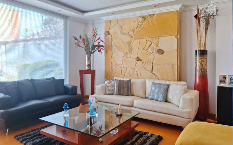 Casa de 3 alcobas en venta en Cr Los Nogales, Chía, 192 m² · foto 2 de 21