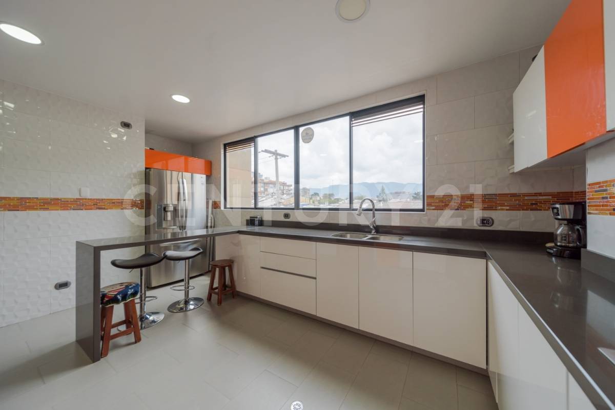 Casa en venta en Pasadena, Bogotá · foto 7 de 23