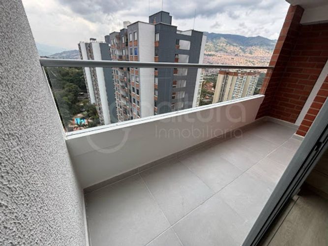 Apartamento de 3 alcobas en venta en Robledo, Medellín, 77 m² · foto 3 de 16