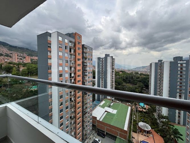 Apartamento de 3 alcobas en venta en Robledo, Medellín, 77 m² · foto 14 de 16