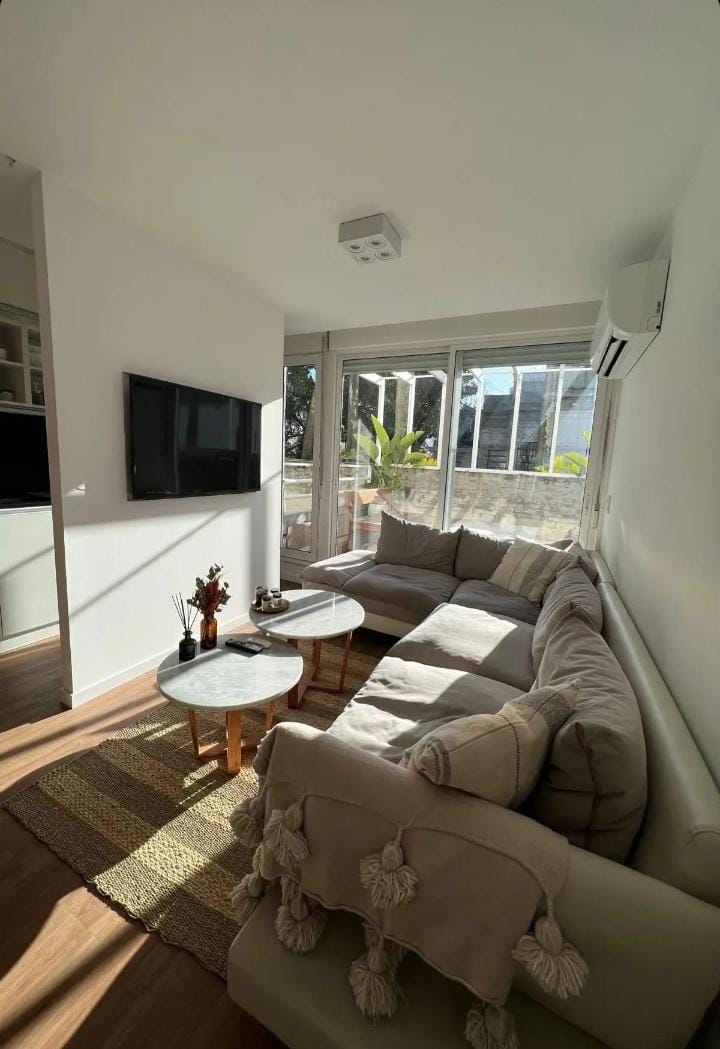 APARTAMENTO EN ALQUILER AMOBLADO DE 1 DORMITORIO CON PATIO PRIVADO EN PUNTA CARRETAS