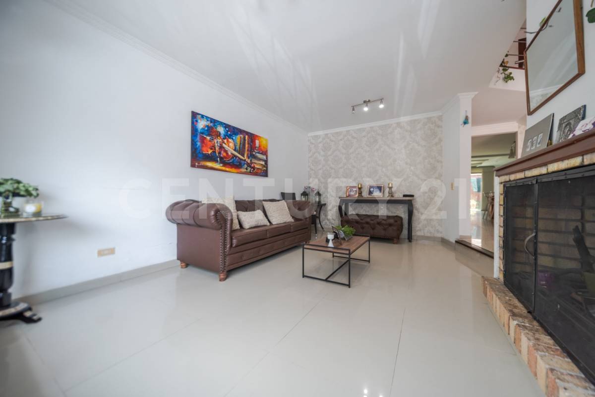 Casa en venta en Pontevedra, Bogotá · foto 2 de 18