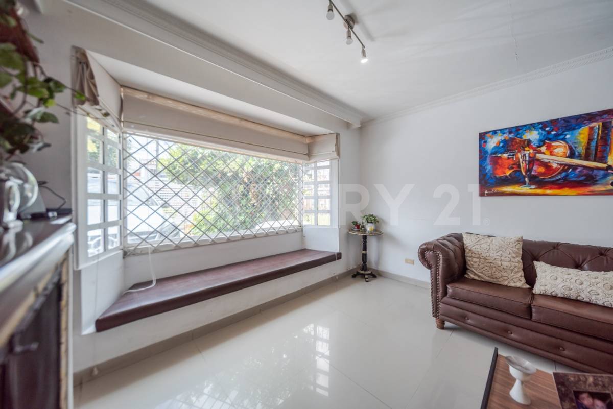 Casa en venta en Pontevedra, Bogotá · foto 3 de 18
