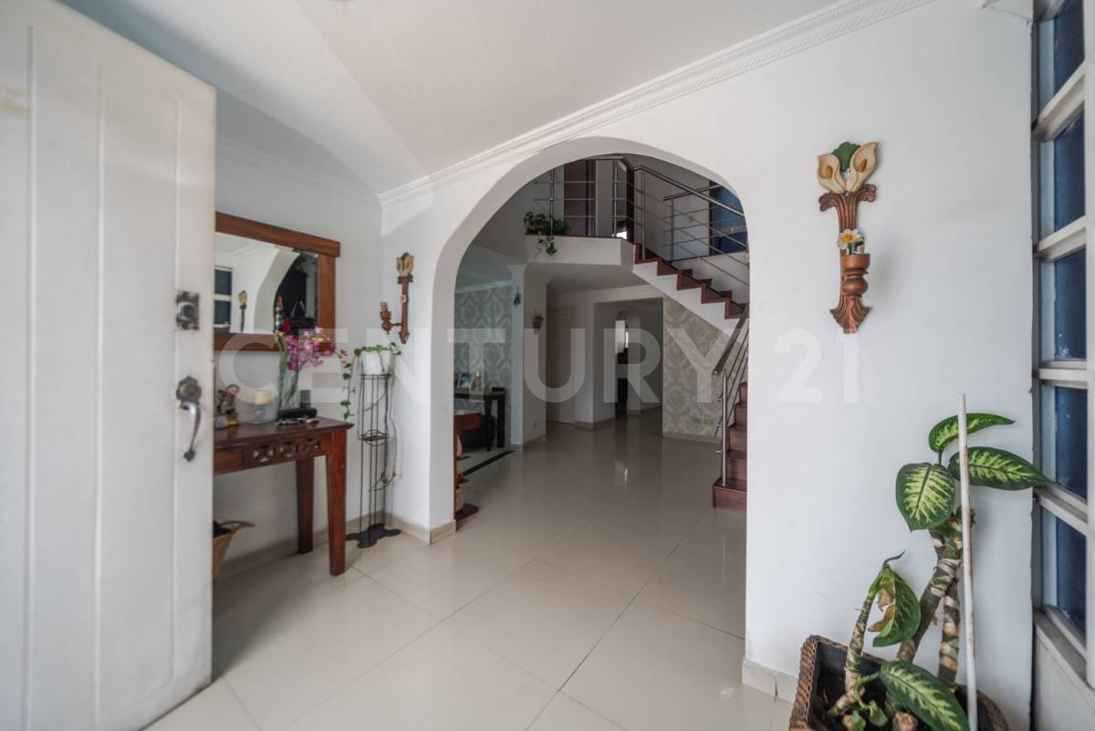 Casa en venta en Pontevedra, Bogotá · foto 4 de 18