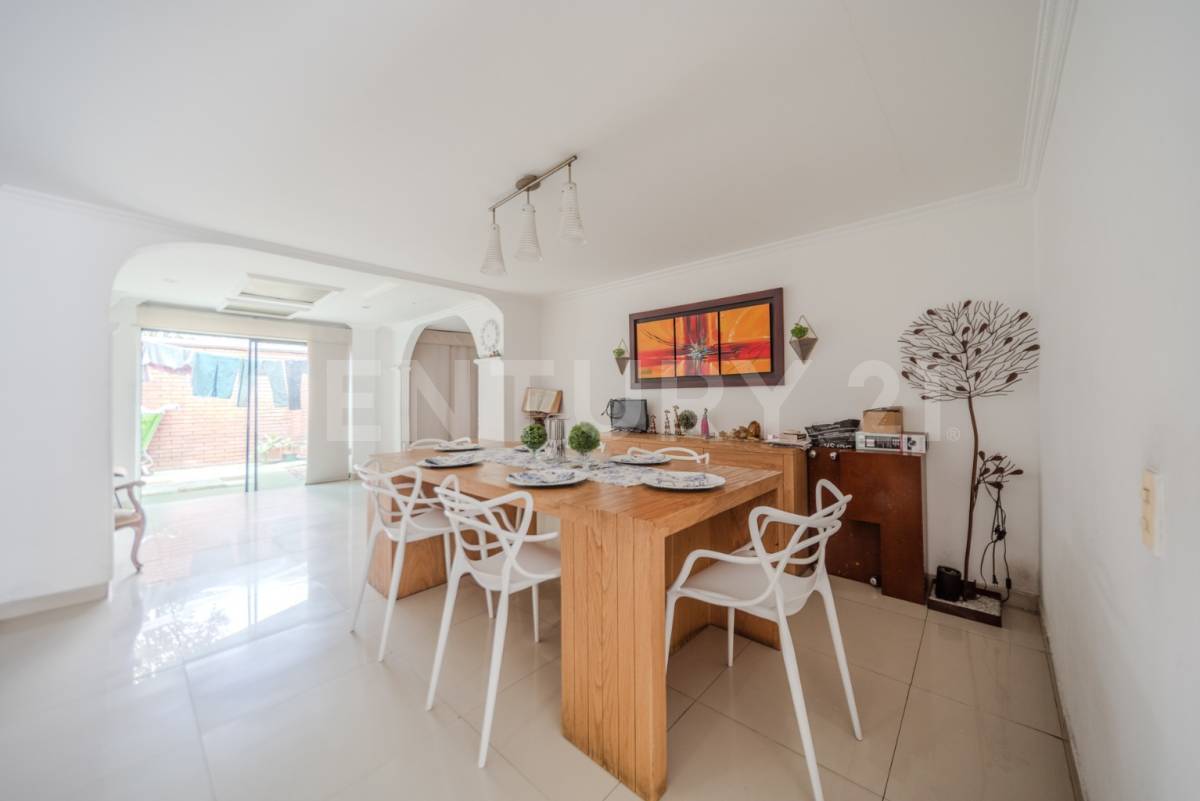Casa en venta en Pontevedra, Bogotá · foto 7 de 18
