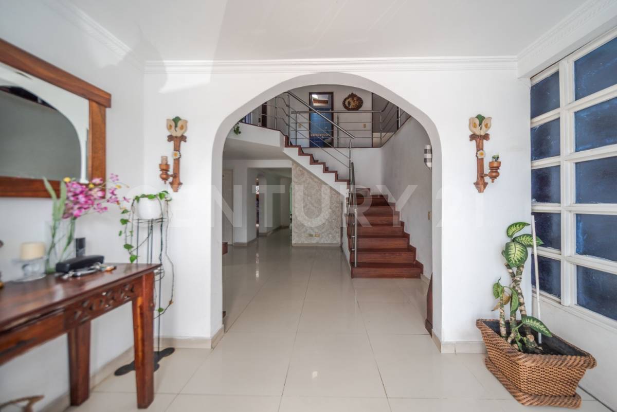 Casa en venta en Pontevedra, Bogotá · foto 8 de 18