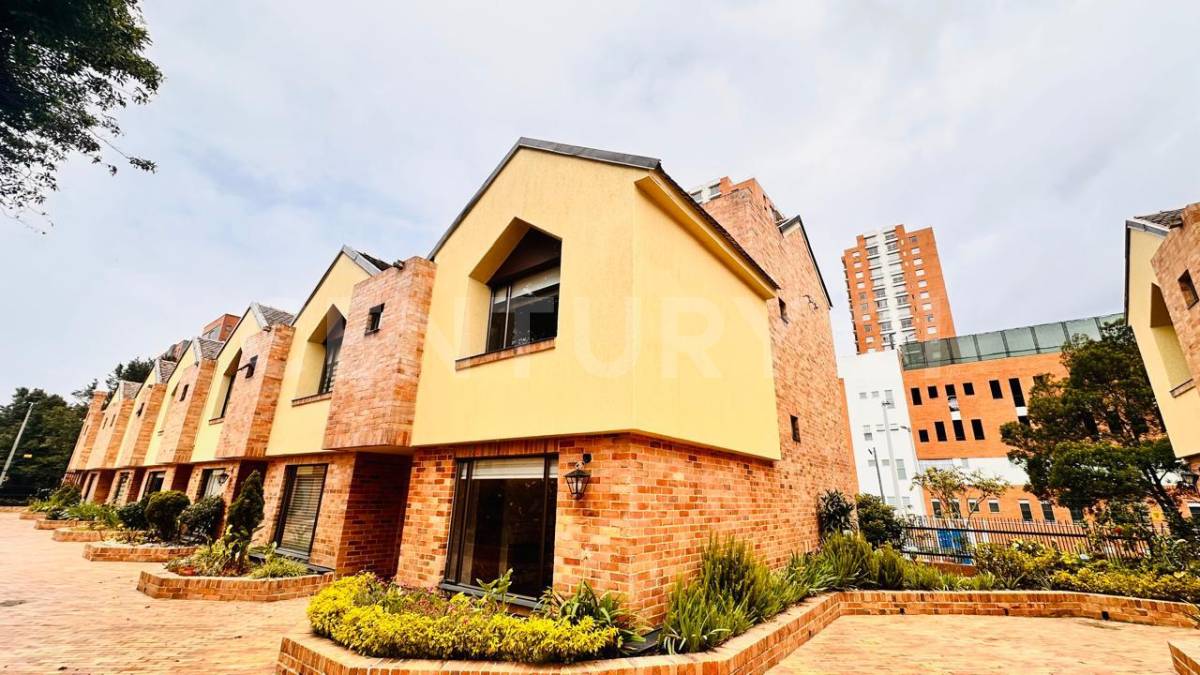 Casa en venta en Colina Campestre, Bogotá · foto 2 de 23