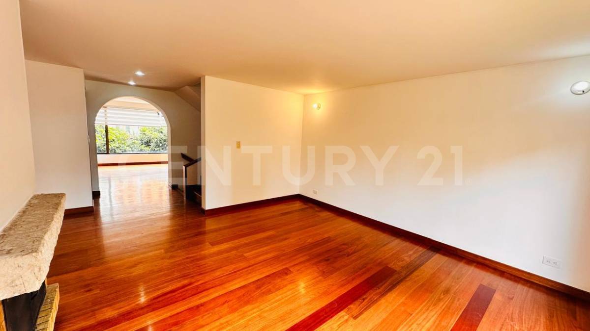 Casa en venta en Colina Campestre, Bogotá · foto 3 de 23