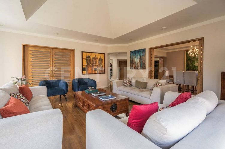 Apartamento de 3 alcobas en venta en La Carolina, Bogotá, 301 m² · foto 2 de 23