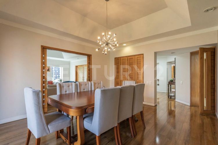 Apartamento de 3 alcobas en venta en La Carolina, Bogotá, 301 m² · foto 3 de 23