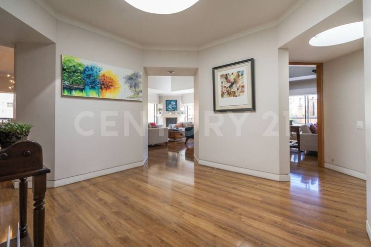 Apartamento de 3 alcobas en venta en La Carolina, Bogotá, 301 m² · foto 4 de 23