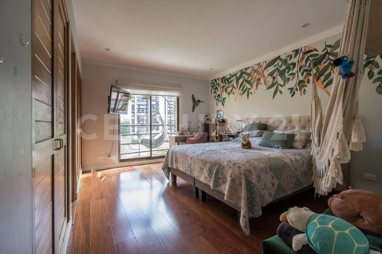 Apartamento de 3 alcobas en venta en La Carolina, Bogotá, 301 m² · foto 6 de 23