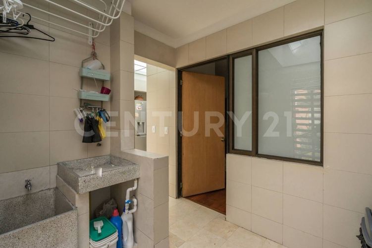 Apartamento de 3 alcobas en venta en La Carolina, Bogotá, 301 m² · foto 11 de 23
