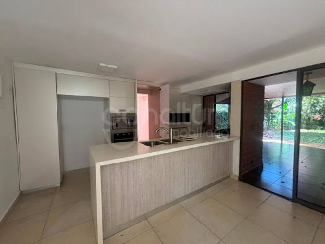 Apartamento de 3 alcobas en arriendo en El Tesoro, Medellín, 300 m² · foto 2 de 17