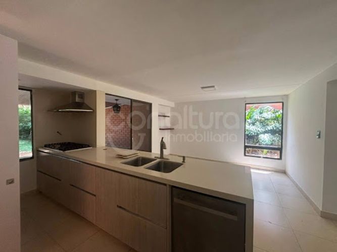 Apartamento de 3 alcobas en arriendo en El Tesoro, Medellín, 300 m² · foto 3 de 17