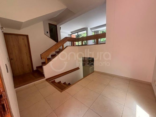Apartamento de 3 alcobas en arriendo en El Tesoro, Medellín, 300 m² · foto 5 de 17