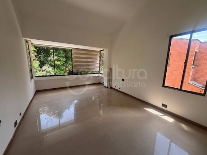 Apartamento de 3 alcobas en arriendo en El Tesoro, Medellín, 300 m² · foto 6 de 17