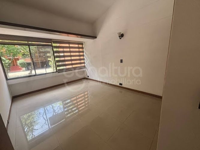 Apartamento de 3 alcobas en arriendo en El Tesoro, Medellín, 300 m² · foto 7 de 17