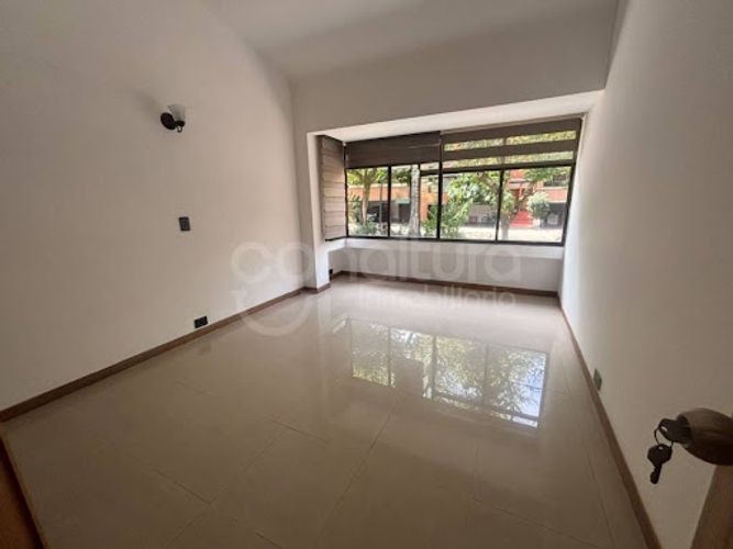 Apartamento de 3 alcobas en arriendo en El Tesoro, Medellín, 300 m² · foto 8 de 17