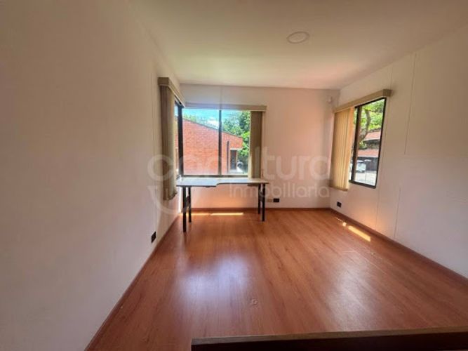 Apartamento de 3 alcobas en arriendo en El Tesoro, Medellín, 300 m² · foto 9 de 17