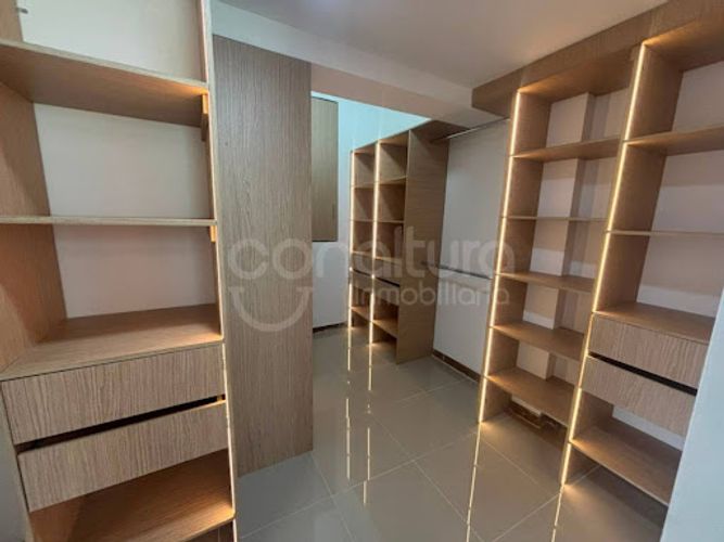 Apartamento de 3 alcobas en arriendo en El Tesoro, Medellín, 300 m² · foto 11 de 17