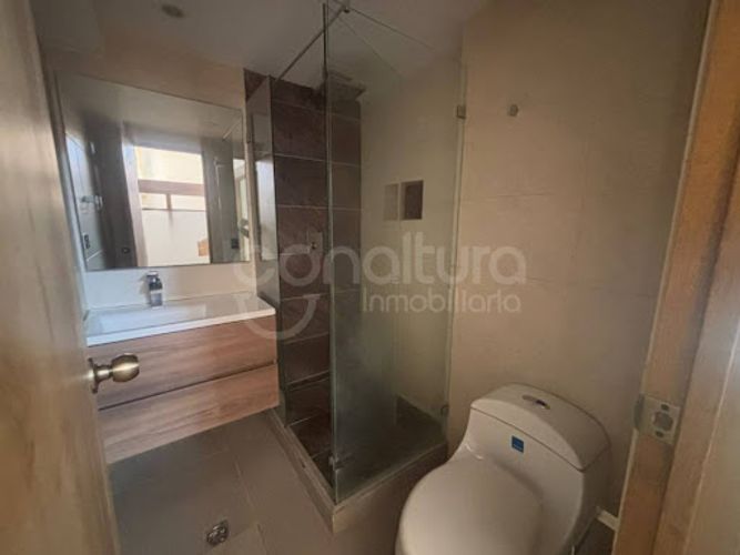 Apartamento de 3 alcobas en arriendo en El Tesoro, Medellín, 300 m² · foto 13 de 17