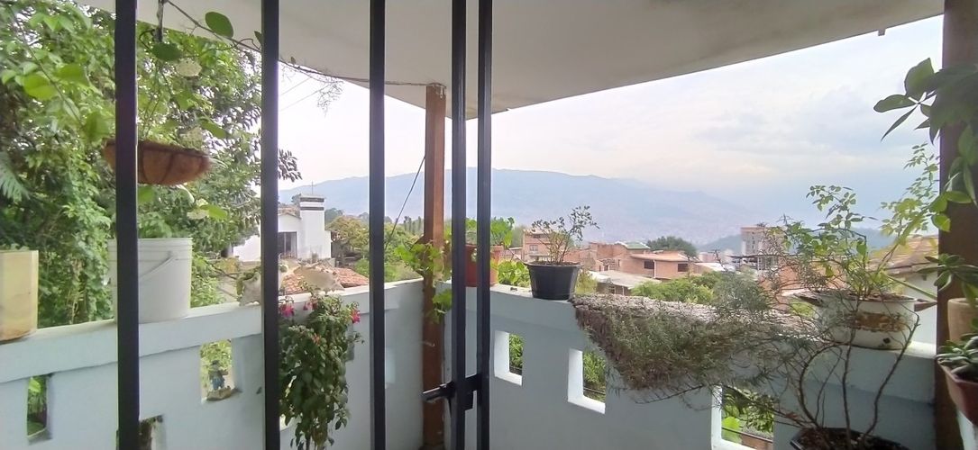 Casa de 3 alcobas en venta en Laureles, Medellín, 122 m² · foto 17 de 18