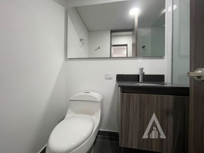 Apartamento de 3 alcobas en arriendo en Granizal, Medellín, 72 m² · foto 2 de 11