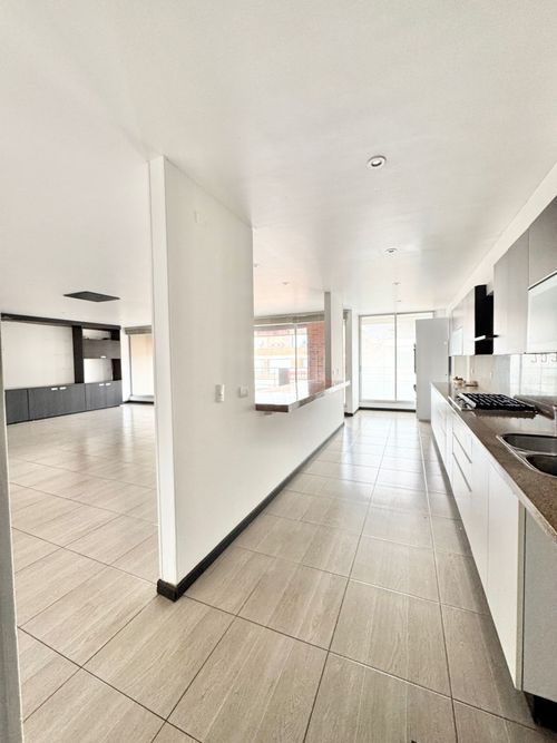 Apartamento de 3 alcobas en venta en Chicó Navarra, Bogotá, 242 m² · foto 2 de 20
