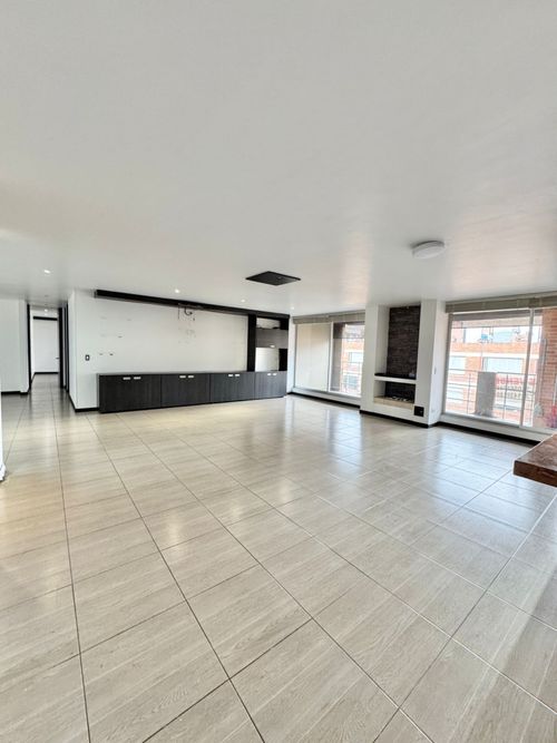 Apartamento de 3 alcobas en venta en Chicó Navarra, Bogotá, 242 m² · foto 5 de 20