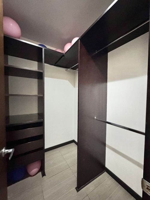 Apartamento de 3 alcobas en venta en Chicó Navarra, Bogotá, 242 m² · foto 15 de 20