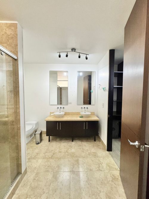 Apartamento de 3 alcobas en venta en Chicó Navarra, Bogotá, 242 m² · foto 19 de 20