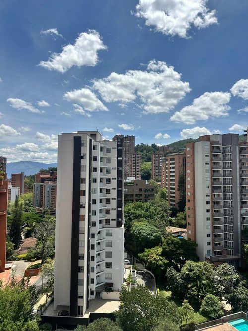 Apartamento de 2 alcobas en venta en Lalinde, Medellín, 94 m² · foto 10 de 24