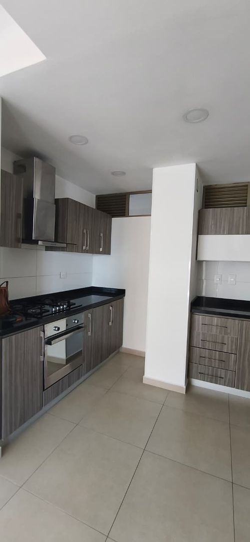 Apartamento de 2 alcobas en venta en Cabecera Del Llano, Bucaramanga, 97 m² · foto 9 de 24